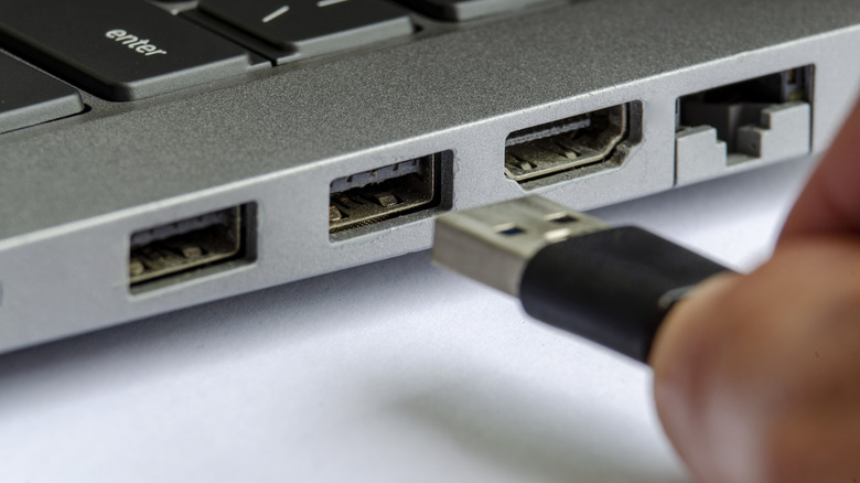 catch.it per USB-A am Laptop anschlie&szlig;en